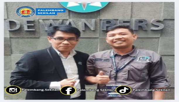 Wahyu Jati, Ketua DPD PJS Jambi (kanan) bersama Ketua Umum PJS, Mahmud Marhaba saat di Dewan Pers, Jakarta. Foto : Wahyu