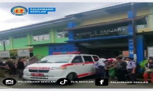 Ambulan Membawa Siswa Keracunan MBG di SMPN 3 Banjar