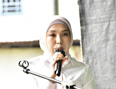 Hj Zaitun koordinator reses Dapil II saat menyampaikan sambutannya.