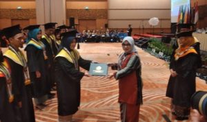 Sebanyak 294 Wisuda Sarjana ke-34 dan Magister ke-14 Universitas Tamansiswa (Unitas) Palembang mengikuti Wisuda program Sarjana Ke 34 dan Program Magister Ke-14, Universitas Taman Siswa (Unitas) Palembang, Senin (3/11/2025) di ballroom Hotel Aryaduta Palembang.