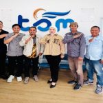 Pengurus DPD Pro JurnalisMedia Siber Provinsi Sumatera Selatan foto bersama Sekretaris PT Tirta Sriwijaya Maju dan jajaran, setelah audiensi pada hari Jum'at, tanggal 14 November 2025, di Palembang. (foto : DPD PJS Sumsel/PT TSM)
