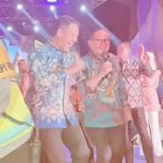 Bupati Pali Asgianto Saat Bernyanyi bersama Wakil Ketua DPRD Pali Firdaus Hasbullah. Foto : Ist