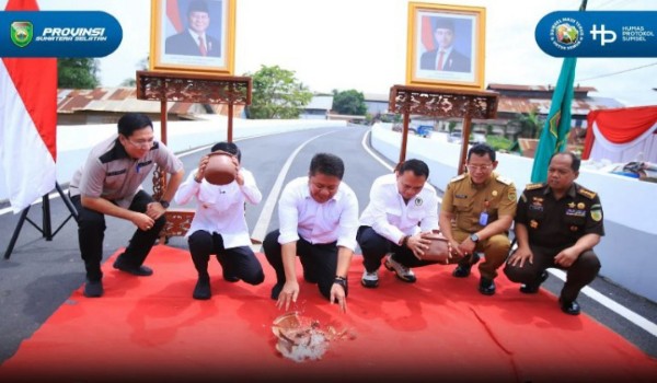 Gubernur Provinsi Sumatera Selatan, Herman Deru, menghadiri acara peresmian penggunaan Jembatan Layang di Jalan Lettu Karim Kadir Kecamatan Gandus Kota palembang, hari Selasa, tanggal 25 November 2025. (foto : Pemprov Sumsel)