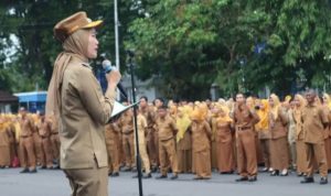 Wakil Bupati Lahat Widia Ningsih saat memimpin Apel Siaga Bencana. Foto : Ist