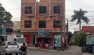 Bangunan terletak di Kecamatan Bukit Kecil Diduga Ilegal. Foto : Kevien/Palembangsekilan.com