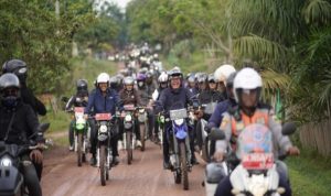 Gubernur Sumsel, H. Herman Deru Bersama Bupati OKI, H. Muchendi saat menelusuri Infrastruktur dari Palembang Ke Tulung Selapan. Foto : Ist