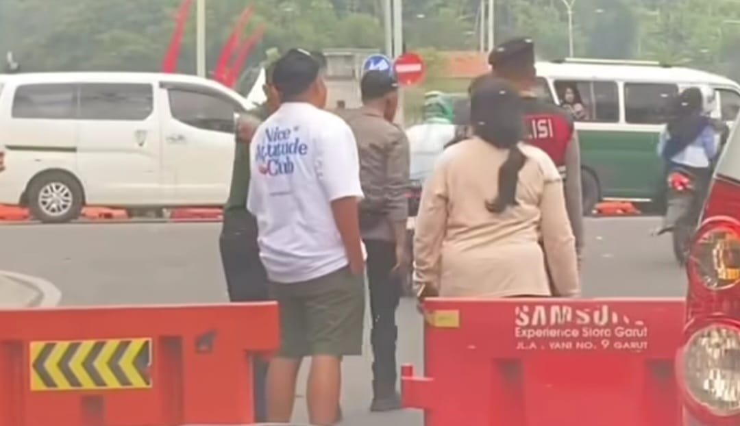 Pemudik di Garut, Jawa Barat protes pemberlakuan one way. (Instagram/naufalsukangonten)