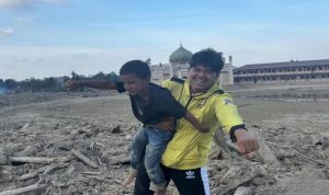 Pemuda Asal Banyuasin Gilang Septio Yang Mengabdikan dirinya Ke Aceh Tamiang guna membantu pemulihan tanah rencong. Foto : IG (Gilang_septio)