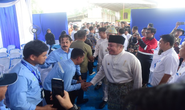 Gubernur Sumsel, H. Herman Deru Saat Menyapa Tamu Undangan di HUT Kabupaten PALI ke 13. Foto : Humas/Redaksi