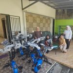 PT Tirta Sriwijaya Maju (Perseroda) saat berikan bantuan alat motorik di SLB autis talang kelapa. Foto : Istimewa