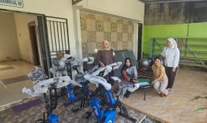 PT Tirta Sriwijaya Maju (Perseroda) saat berikan bantuan alat motorik di SLB autis talang kelapa. Foto : Istimewa