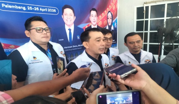 Sekretaris DPW Nasdem Sumsel, H. Nopianto Saat diwawancarai oleh awak media. Foto : Nto/red