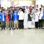 Ketua Dewan Perwakilan Rakyat Daerah (DPRD) Provinsi Sumatra Selatan (Sumsel), Andie Dinialdie, foto bersama dengan organisasi kemasyarakatan, organisasi mahasiswa yang tergabung dalam Cipayung Plus, Badan Eksekutif Mahasiswa (BEM), serta sejumlah wartawan. Foto : Nto