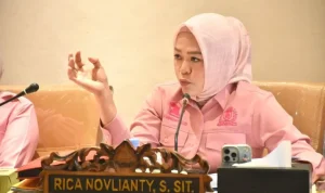 Bahagia-itu-bukan-saat-kita-mendapatkan-apa-yang-kita-inginkan-tapi-saat-kita-bersyukur-atas-ap-768x512