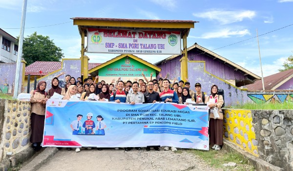 PEP Pendopo Field melaksanakan kegiatan edukasi hulu migas di SMA PGRI Talang Ubi, PALI sebagai bagian dari komitmen berkontribusi terhadap pendidikan masyarakat di sekitar wilayah operasi. Foto : Humas/red