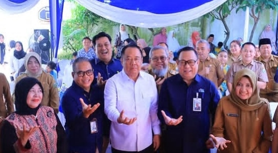 Wagub Sumsel Cik Ujang saat berfoto bersama dengan jajaran Komisaris dan Direksi PT Tirta Sriwijaya Maju. Foto : Humas/red