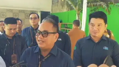Direktur utama PT Tirta Sriwijaya Maju ditemani oleh salah satu Manager Dedi saat diwawancarai awak media. Foto : Ist/red