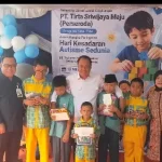 Wagub Sumsel Cik Ujang dan Direktur Utama PT TSM Abid Ubaidillah saat menghadiri kegiatan berbagi dengan Anak Berkebutuhan Khusus (ABK) sebagai bentuk Tanggung Jawab Sosial Lingkungan (TJSL) Tahun 2026. Foto : Nto/red