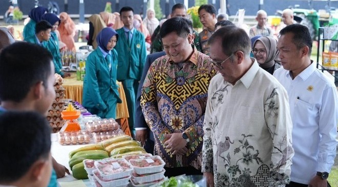 Sekretaris Daerah (Sekda) Banyuasin, Ir. Erwin Ibrahim, ST., MM., MBA., IPU., ASEAN Eng, saat mendampingi Staff Khusus Menteri Pertanian Bidang Kebijakan Pertanian, Prof. Dr. Ir. Sam Herodian, MS., IPU., APEC Eng. Foto : Nto/red