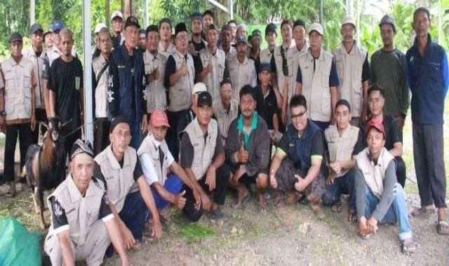 Segenap Panitia Kurban Masjid Jamiatul Muawanah Desa Sungai Pinang Kabupaten Banyuasin. Foto : Nto