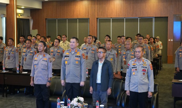 Ketua JMSI Sumsel, Dr. Firdaus Komar saat menjadi narasumber bersama jajaran PJU Polda Sumsel. Foto : Ist
