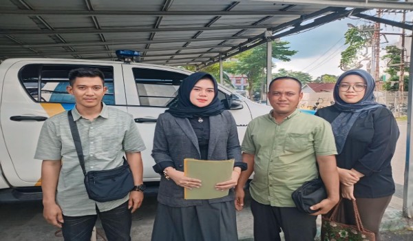 adv indahpermatasari, SH saat dampingi Klien ke Polda Sumsel. Foto : Ist