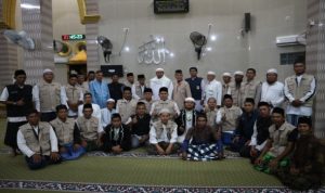 Pengurus Masjid Jamiatul Muawanah Dusun 4 Desa Sungai Pinang Kecamatan Rambutan Kabupaten Banyuasin Saat Berotot bersama. Foto : Nto