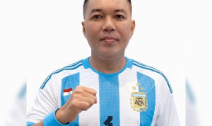 H. Nasrul Halim, SH (Alung) Ketua DPW PKB Sumsel, Memakai Baju Argentina nomor 1, Foto : AI/Nto