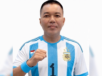 H. Nasrul Halim, SH (Alung) Ketua DPW PKB Sumsel, Memakai Baju Argentina nomor 1, Foto : AI/Nto