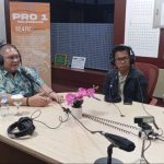 Ketua JMSI Sumsel Dr. Firdaus Komar, S.Pd., M.Si. hadir sebagai narasumber utama, berdialog dengan Ketua Prodi Ilmu Komunikasi FISIP Unsri Dr. Muhammad Husni Thamrin, M.Si. Foto: Nto/Jmsi