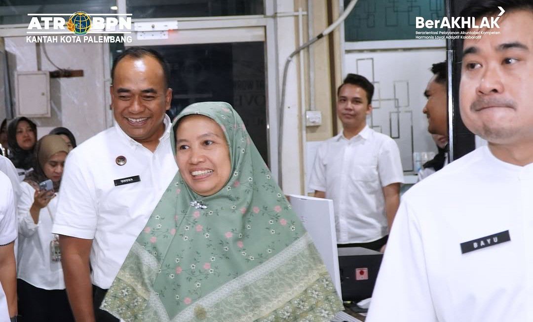 Kepala Kantah Kota Palembang, Dhona Fiermansyah Lubis, S.ST., M.M., QRMP., beserta para Pejabat Pengawas, Tim Itjen Kementerian ATR/BPN. Foto : kantah Palembang/red
