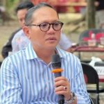 Wakil Ketua DPRD PALI, Firdaus Hasbullah, S.H., M.H., saat menyampaikan pandangan dan desakan tegas agar regulasi ganti rugi lahan direvisi total atau diserahkan ke daerah dalam konsolidasi bersama Rumah Singgah Aktivis (RSA) dan praktisi hukum Sumatera Selatan, Dhabi K Gumarya, SH., MH., di Agam Pisan Jilid 4 Cafe, Sukarami, Palembang, Kamis (30/7/2026). Foto : Nto/Redaksi