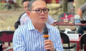 Wakil Ketua DPRD PALI, Firdaus Hasbullah, S.H., M.H., saat menyampaikan pandangan dan desakan tegas agar regulasi ganti rugi lahan direvisi total atau diserahkan ke daerah dalam konsolidasi bersama Rumah Singgah Aktivis (RSA) dan praktisi hukum Sumatera Selatan, Dhabi K Gumarya, SH., MH., di Agam Pisan Jilid 4 Cafe, Sukarami, Palembang, Kamis (30/7/2026). Foto : Nto/Redaksi Wakil Ketua DPRD PALI, Firdaus Hasbullah, S.H., M.H., saat menyampaikan pandangan dan desakan tegas agar regulasi ganti rugi lahan direvisi total atau diserahkan ke daerah dalam konsolidasi bersama Rumah Singgah Aktivis (RSA) dan praktisi hukum Sumatera Selatan, Dhabi K Gumarya, SH., MH., di Agam Pisan Jilid 4 Cafe, Sukarami, Palembang, Kamis (30/7/2026). Foto : Nto/Redaksi