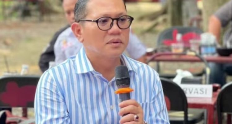 Wakil Ketua DPRD PALI, Firdaus Hasbullah, S.H., M.H., saat menyampaikan pandangan dan desakan tegas agar regulasi ganti rugi lahan direvisi total atau diserahkan ke daerah dalam konsolidasi bersama Rumah Singgah Aktivis (RSA) dan praktisi hukum Sumatera Selatan, Dhabi K Gumarya, SH., MH., di Agam Pisan Jilid 4 Cafe, Sukarami, Palembang, Kamis (30/7/2026). Foto : Nto/Redaksi