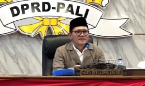 Wakil Ketua DPRD PALI Firdaus Hasbullah SH MH saat pimpin rapat paripurna. Foto : Ist