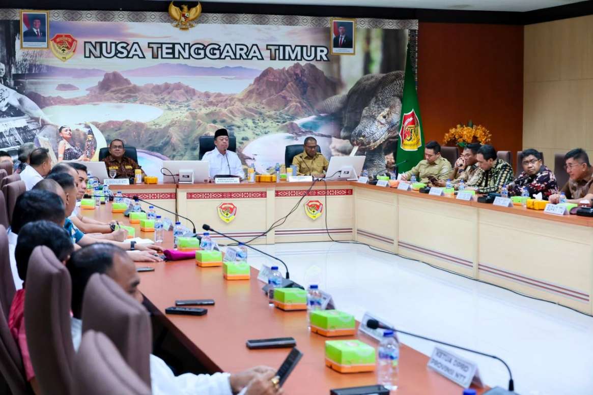 Rakor Bersama Pemda Se-NTT, Menteri Nusron Minta Dukungan Kepala Daerah Wujudkan Transformasi Layanan Pertanahan. Foto : Ist