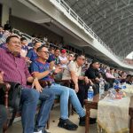 Pengurus Sumsel United Firdaus Hasbullah SH MH bersama Presiden Sumsel United H. Cik Ujang saat menonton langsung laga Sumsel United vs PSMS Medan di Stadion Jakabaring Palembang. Foto : Nto