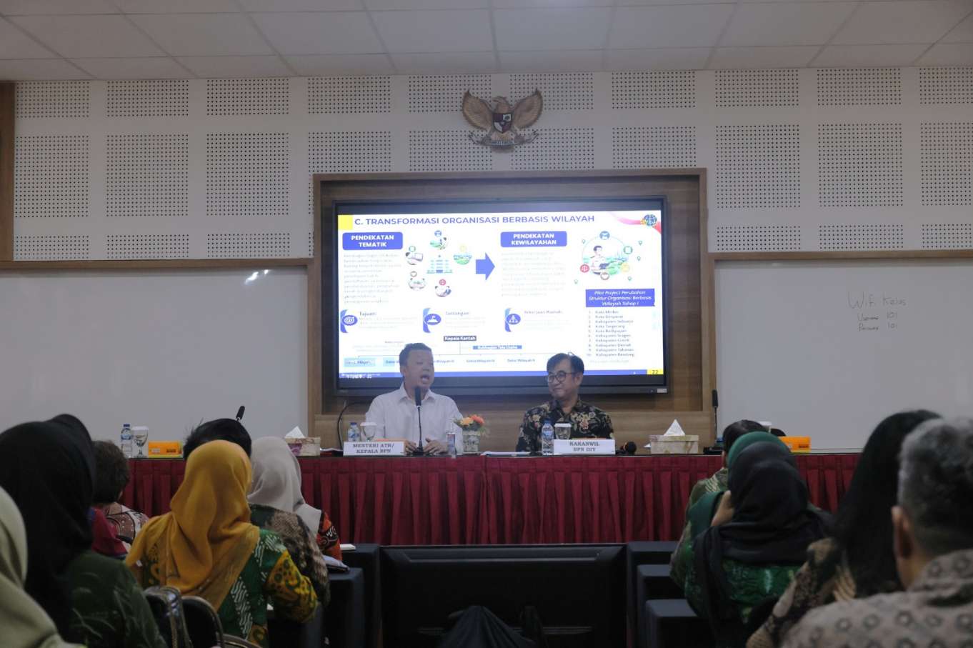 Kumpulkan Jajaran IPPAT dan BPKAD Se-Yogyakarta, Menteri Nusron Sosialisasikan Transformasi Layanan Pertanahan dan Organisasi. Foto : Nto